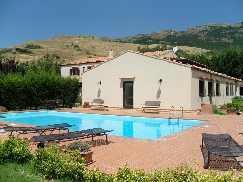 Agriturismo Terravecchia Castellana Sicula Exterior foto